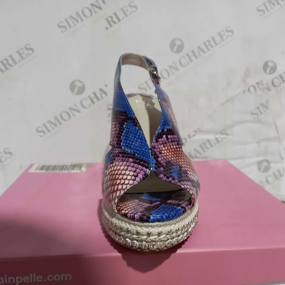 MODAIN PELLE EMBELLISHED WEDGE MULTI BLUE SNAKE SIZE 6