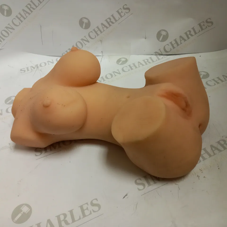 SILICONE FEMALE TORSO MALE MASTURBATOR