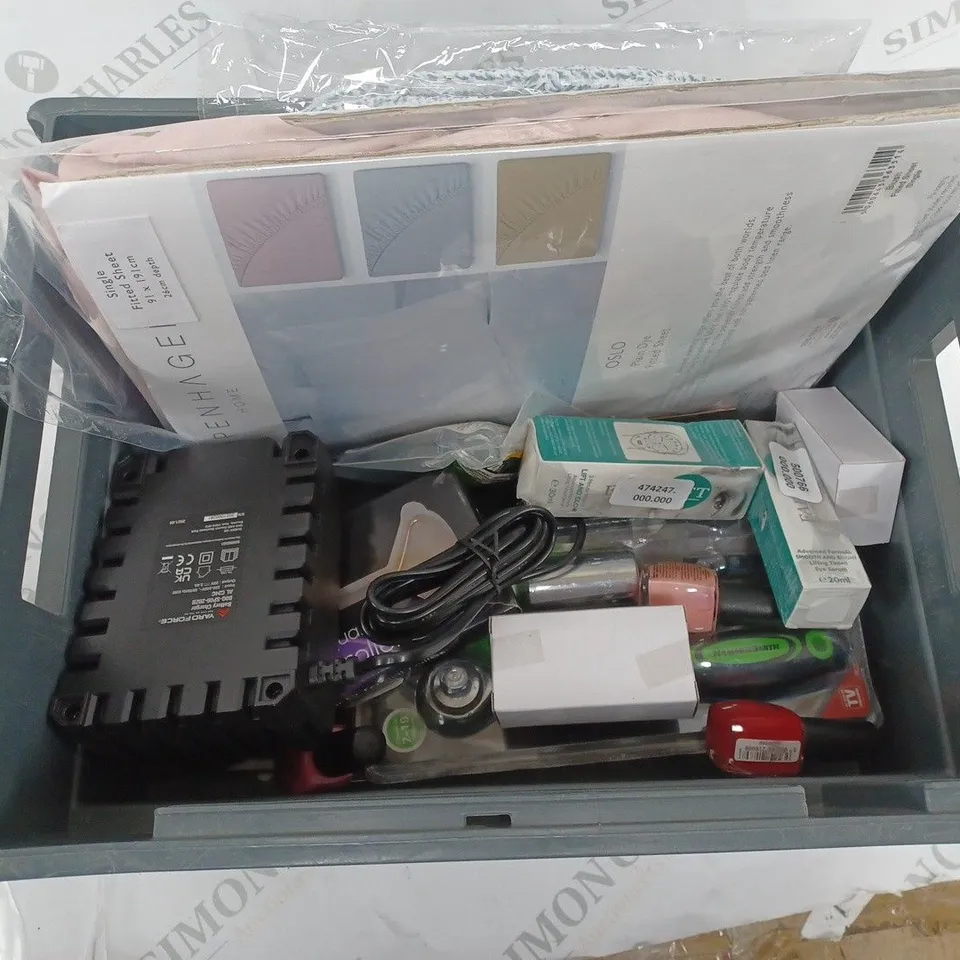 LOT OF ASSORTED HOME/BEAUTY/TOOL ITEMS TO INCLUDE - EVIE FACIAL ROLLER /SINGLE FITTED SHEET & HAMMER SMITH POWER GRIP RACHET