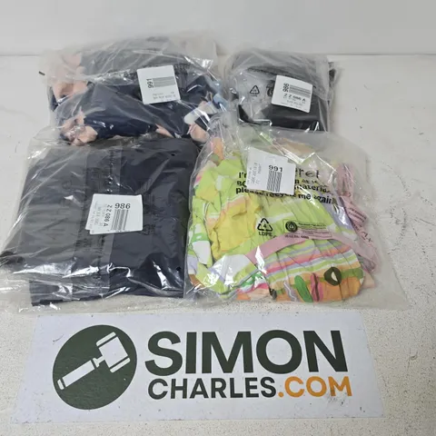 APPROXIMATELY 23 ASSORTED CLOTHING ITEMS IN VARIOUS SIZES, STYLES & SIZES TO INCLUDE HLY RLX SHIRT SHORTS, DARK BLUE CHINOS, NAVY PRINT MIDAXI DRESS, ETC - COLLECTION ONLY