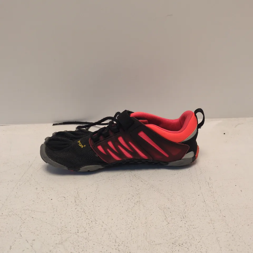VIBRAM FIVEFINGERS MINIMALIST SHOES – BLACK WITH PINK LINING (PAIR)