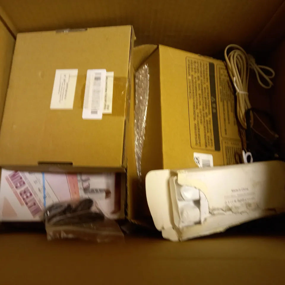 BOX OF APPROX 10 ASSORTED ITEMS TO INCLUDE MAGNETIC TIMER, AIRPOD CHARGING CASE AND PHONE CASE