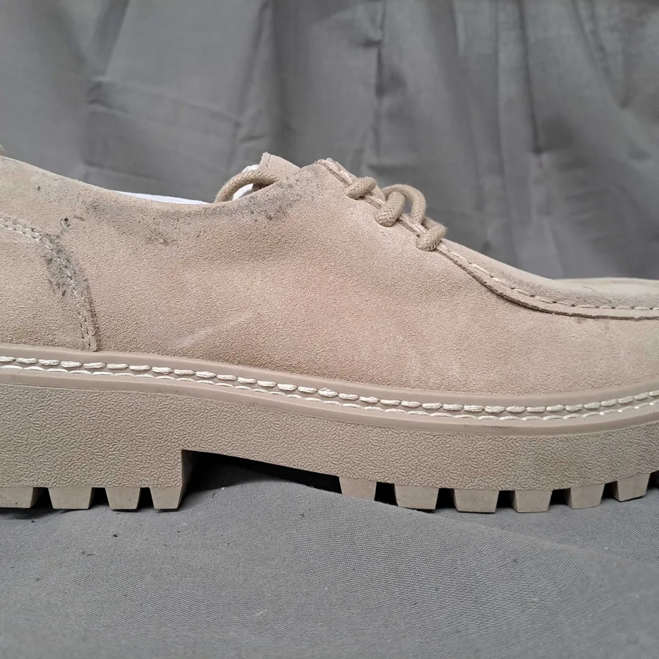 PAIR OF PULL & BEAR SHOES IN STONE UK SIZE 7