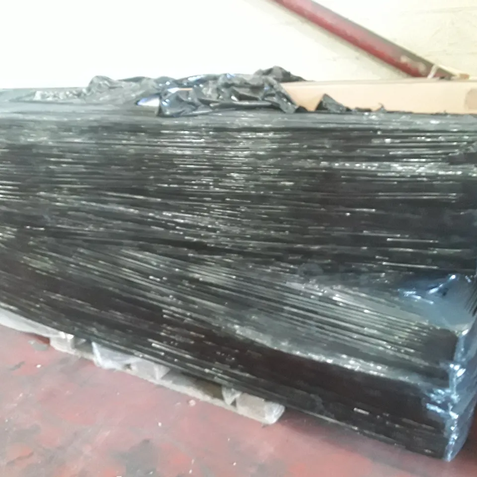 PALLET OF A LARGE QUANTITY OF ASSORTED STAIR NOSES 