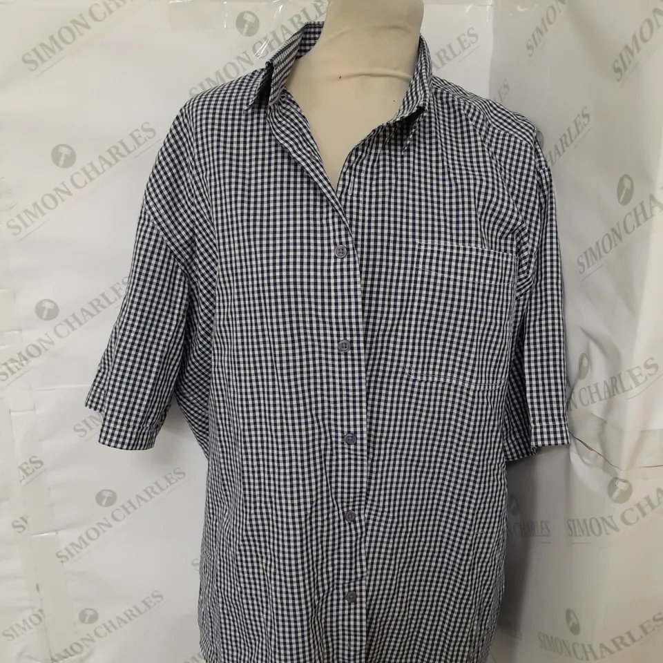 HARVEY & JONES BUTTON UP SHIRT IN BLACK AND WITE CHECK SIZE L