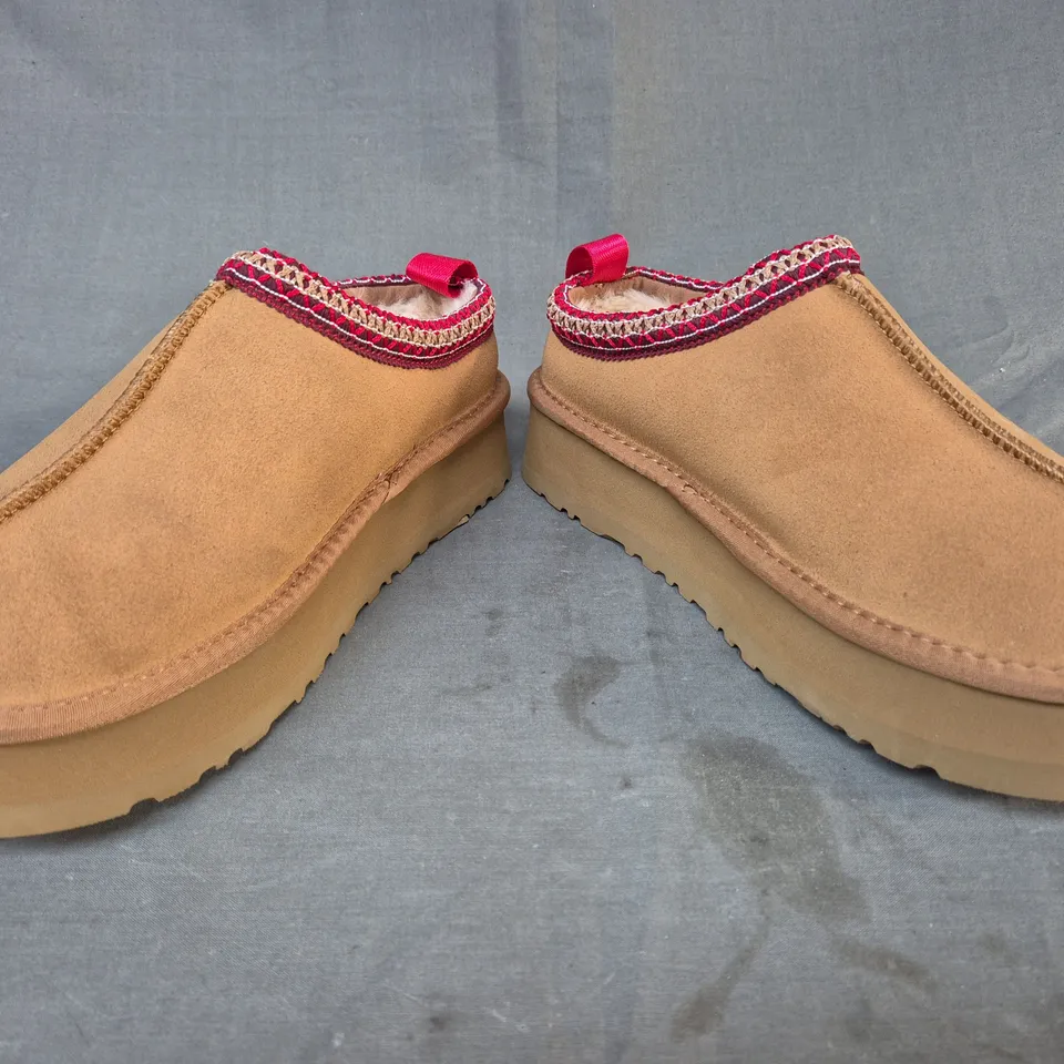 BOXED PAIR OF UGG SHOES IN CHESTNUT UK SIZE 6