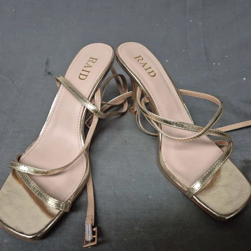 BOXED PAIR OF RAID OPEN TOE STRAPPY HEELED SANDALS IN METALLIC GOLD SIZE 4