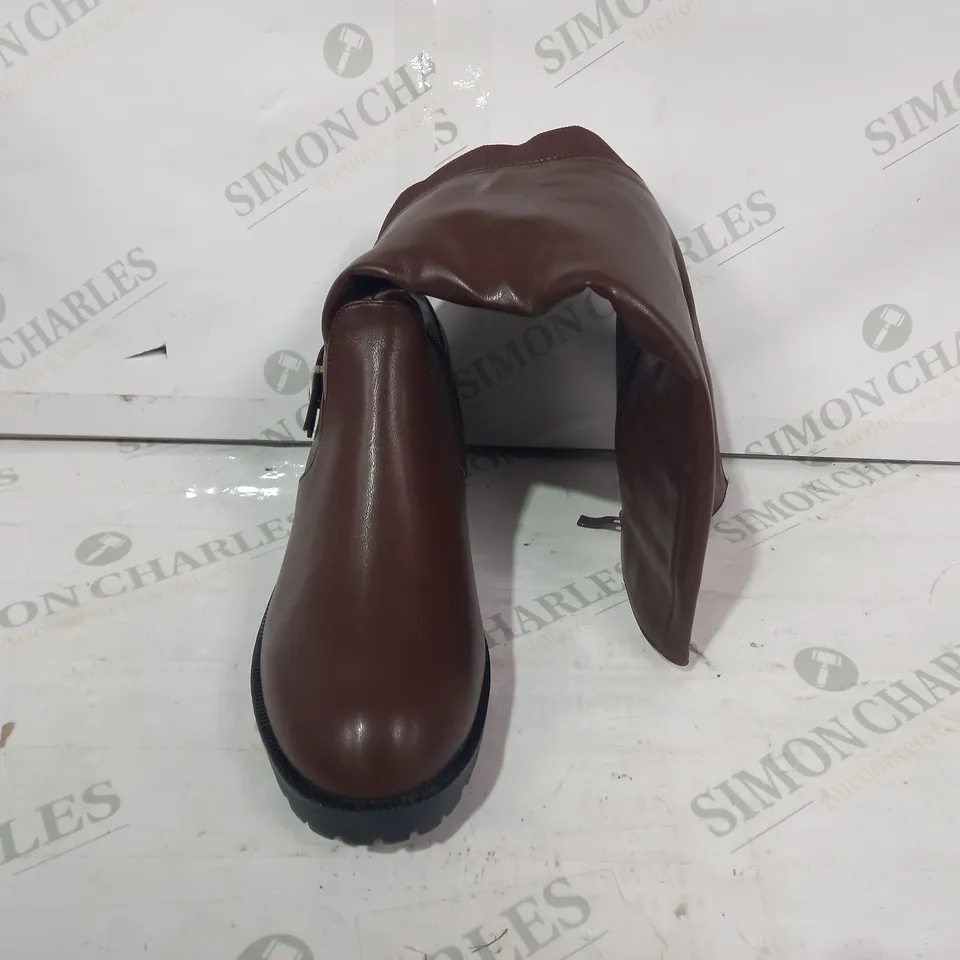 PAIR OF DESIGNER LOW HEEL KNEE HIGH BOOTS IN BROWN SIZE 5