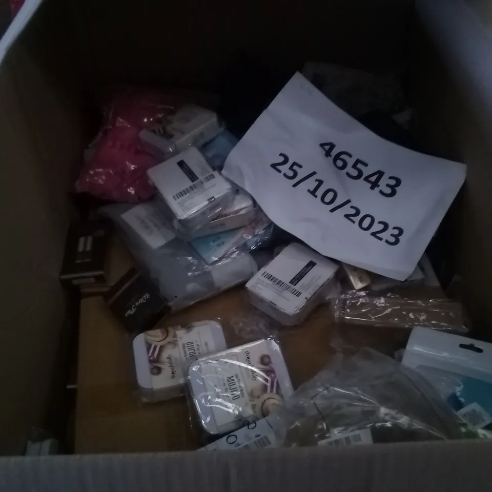 PALLET OF ASSORTED ITEMS INCLUDING  ENGLAND FLAG, 2023 PLANNER, PHONE CASES, BEESWAX FOODWRAPS, GLASSWARE TUMBLERS, CHILDREN'S SWIMMING RING