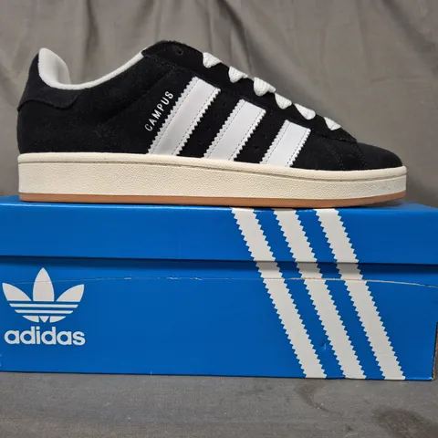 BOXED PAIR OF ADIDAS CAMPUS 00S SHOES IN BLACK/WHITE UK SIZE 9