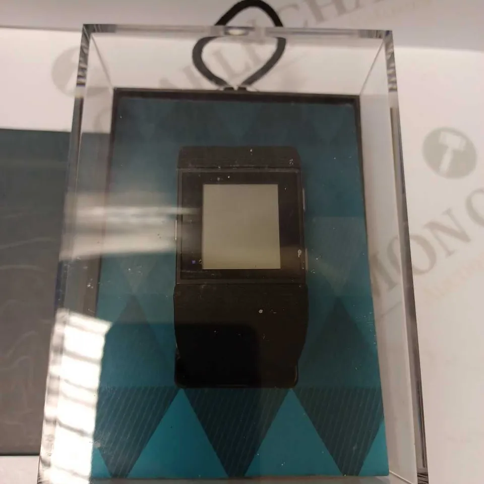 FITBIT SURGE LARGE ACTIVITY AND HEART RATE TRACKER