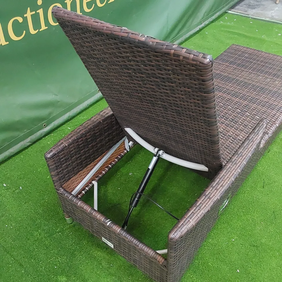 DESIGNER MANUAL ADJUSTABLE SUNLOUNGER IN CHOCOLATE MIX RATTAN 