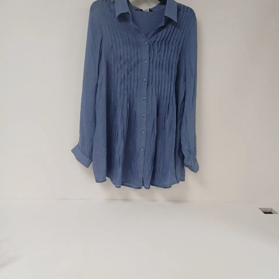 EVANS - BLUE PINTUCK TAB SLEEVE BLOUSE - WOMEN'S SIZE 18