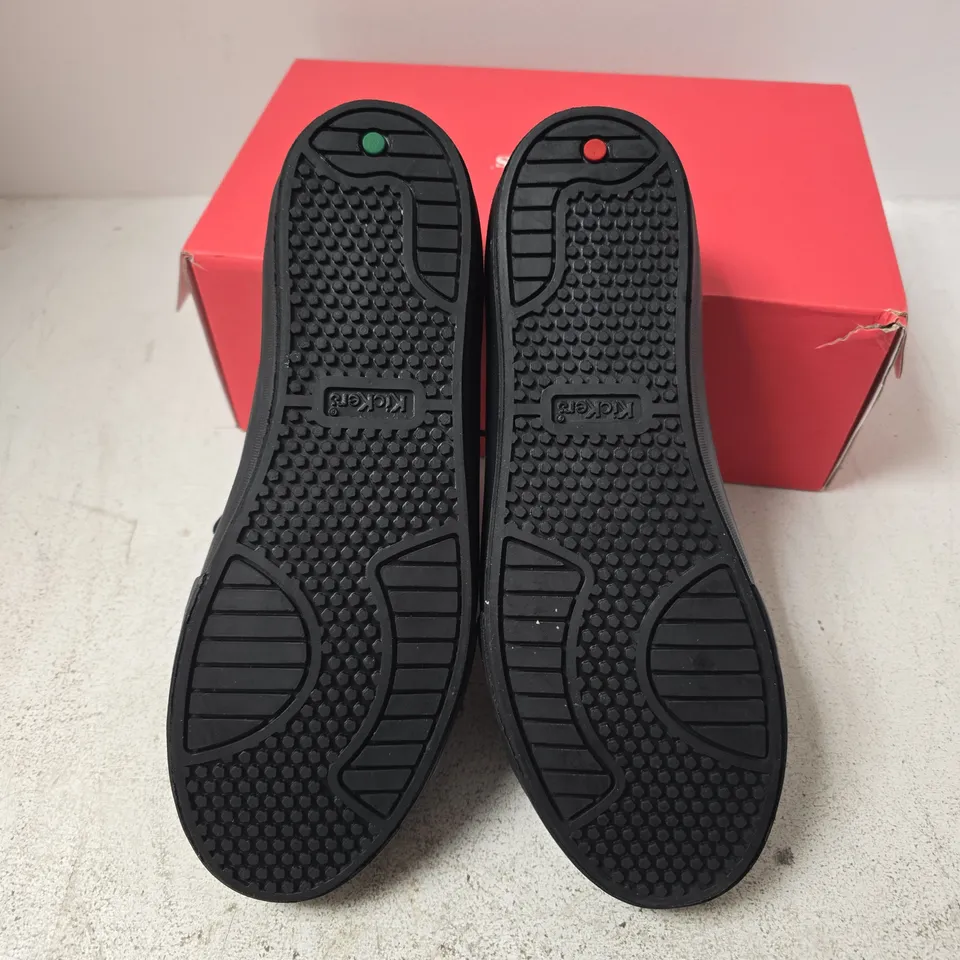 BOXED PAIR OF KICKERS TOVNI LEATHER TRAINERS IN BLACK - 42