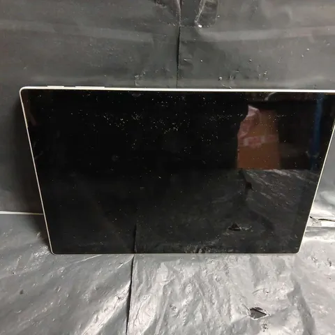 MICROSOFT SURFACE TABLET– SILVER - MODEL UNSPECIFIED