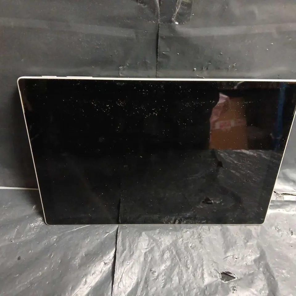 MICROSOFT SURFACE TABLET– SILVER - MODEL UNSPECIFIED