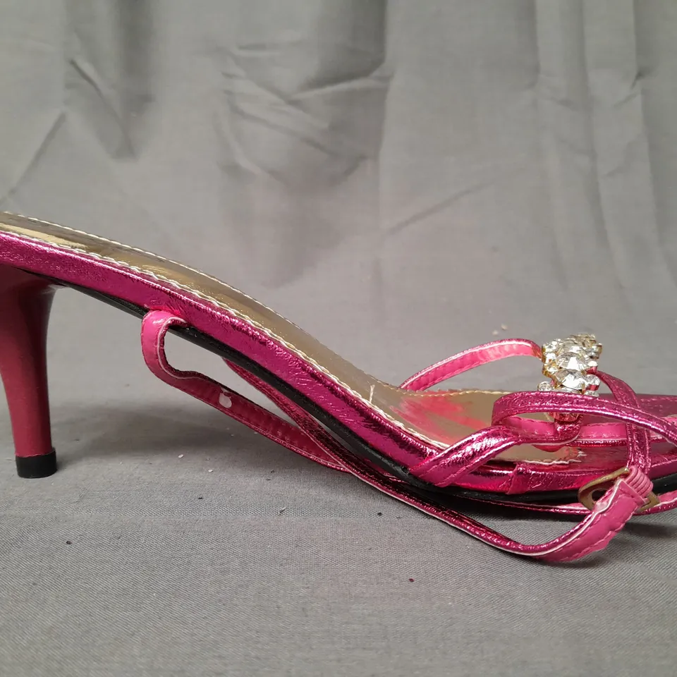 BOX OF APPROXIMATELY 10 PAIRS OF AVANDA OPEN TOE HEELED SANDALS IN METALLIC PINK W. JEWEL EFFECT - VARIOUS SIZES
