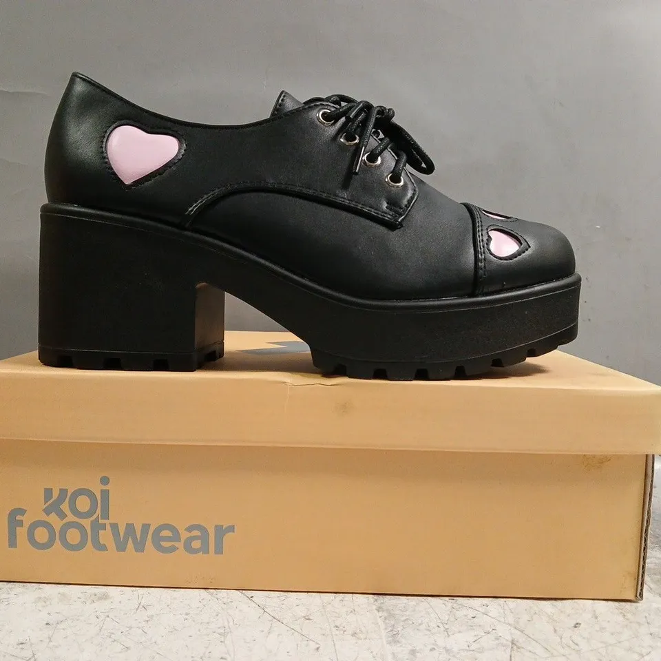 BOXED PAIR OF KOI TENNIN HEART SHOES IN BLACK W. PINK HEARTS SIZE UK 6