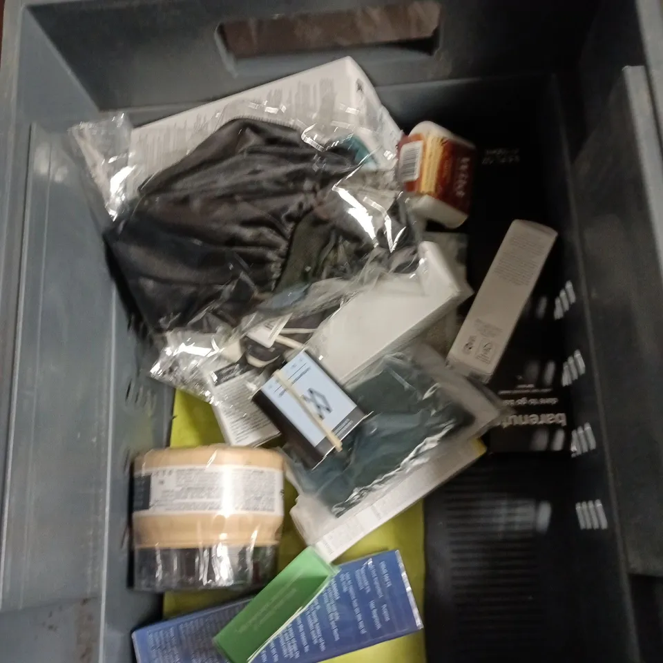 APPROXIMATELY 20 ASSORTED BEAUTY & SKINCARE PRODUCTS – E45 DRY SCALP SHAMPOO, NIP+FAB, LA SPLASH PALETTE, SUGAR NUTS SCRUB