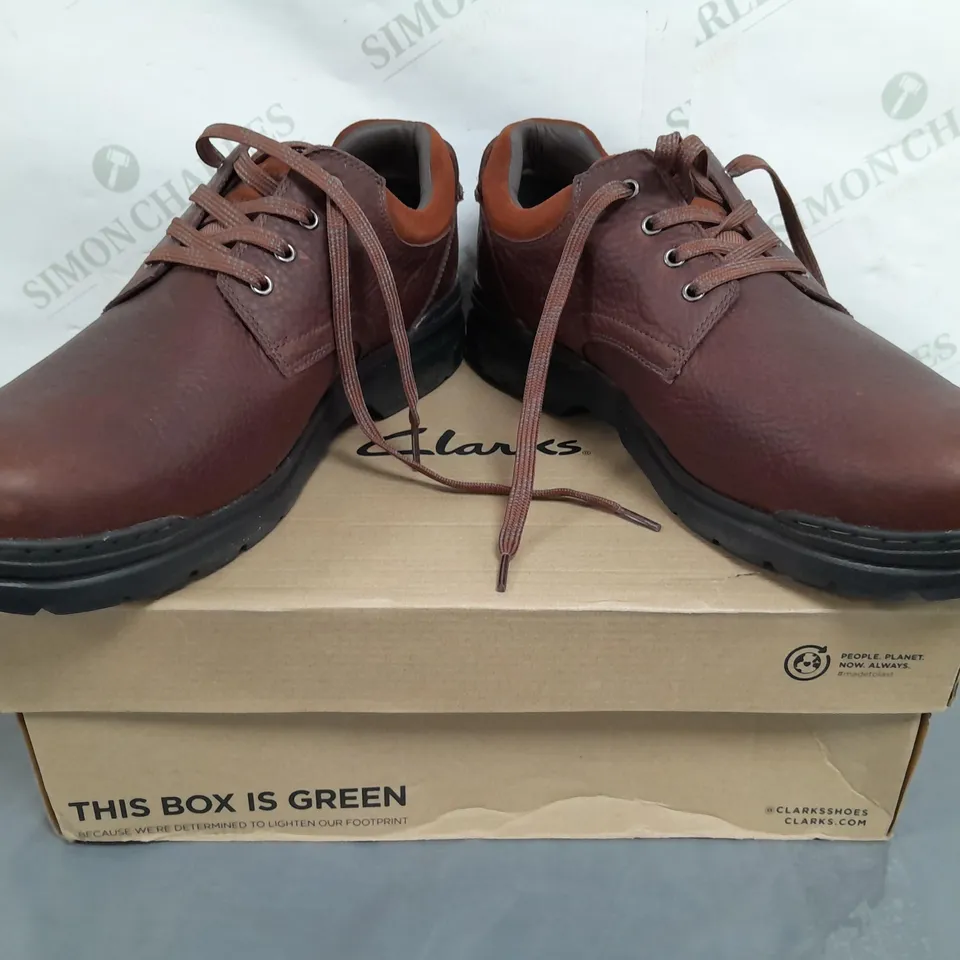 BOXED PAIR OF CLARKS LACE UP SHOE IN BROWN UK SIZE 11