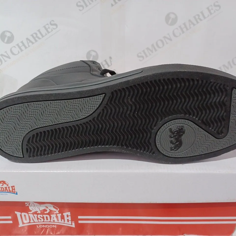 BOXED LONSDALE CANONS MENS TRAINERS - SIZE 9