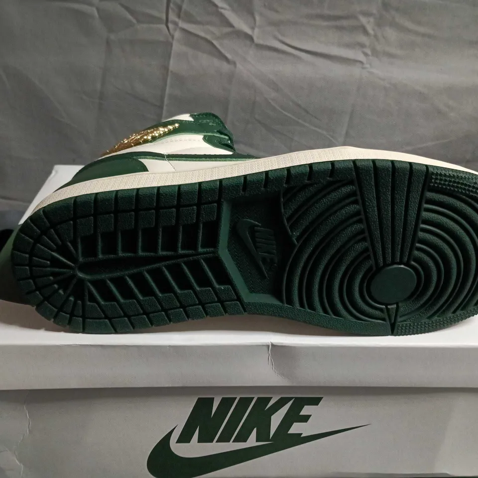 BOXED PAIR OF NIKE AIR JORDAN 1 HIGH OG - UK SIZE 8