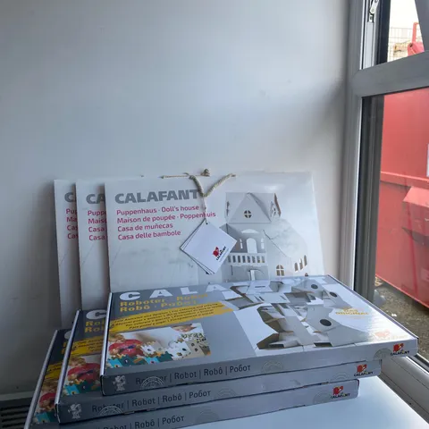 BOX OF 6 BRAND NEW ITEMS TO INCLUDE: 3 X CALAFANT DOLL'S HOUSE AND 3 X CALAFANT ROBOT