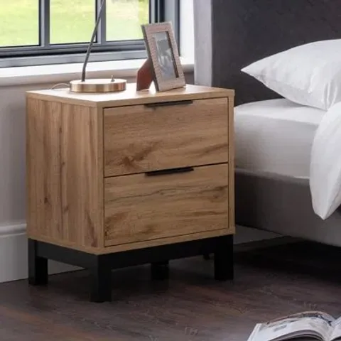 BOXED YONKERS 2 DRAWER BEDSIDE TABLE -OAK-