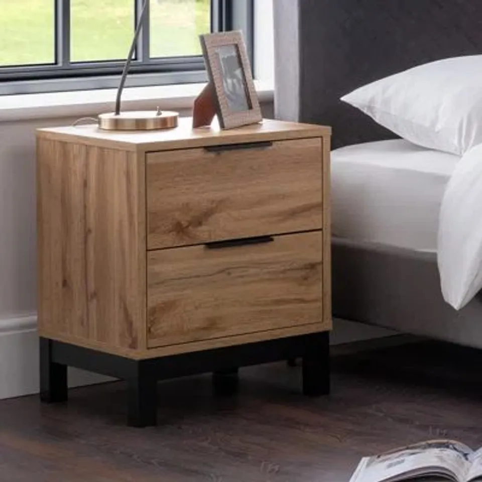 BOXED YONKERS 2 DRAWER BEDSIDE TABLE -OAK-