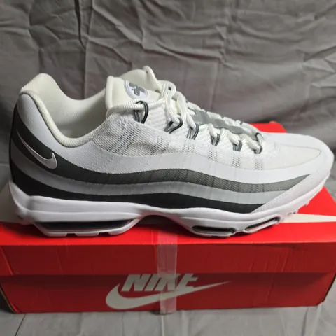 BOXED PAIR OF NIKE AIR MAX 95 TRAINERS - UK SIZE 11