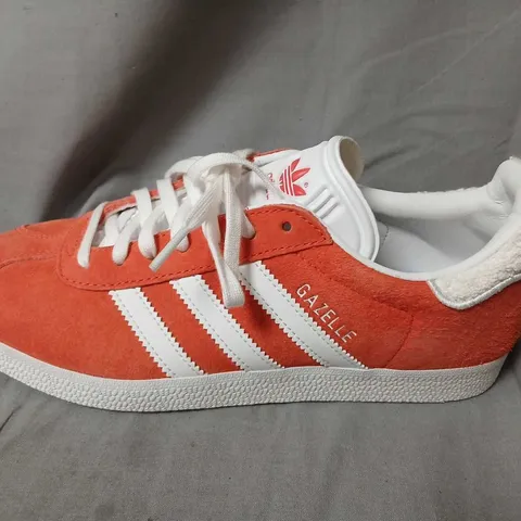 ADIDAS GAZELLE ORANGE SUEDE SNEAKERS – GAZELLE, THREE STRIPES SIZE 5.5