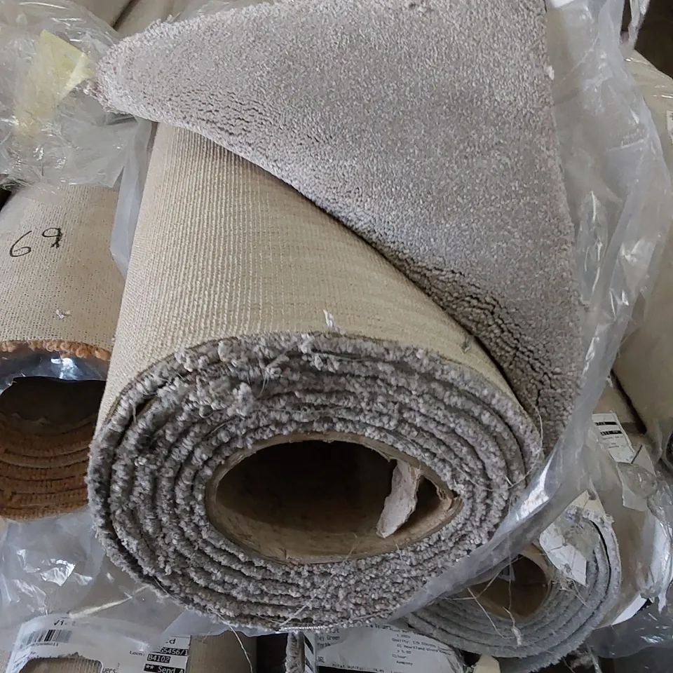 ROLL OF QUALITY EC HEARTLAND BURCOT CARPET // SIZE: APPROXIMATELY 3.44 X 5m