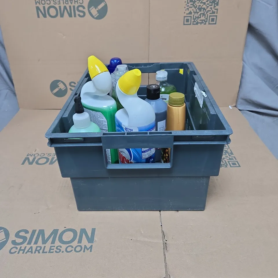 TOTE OF APPROXIMATELY 10 ASSORTED HOUSEHOLD ITEMS TO INCLUDE TOILET DUCK, ELBOW GREASE, COMFORT ETC