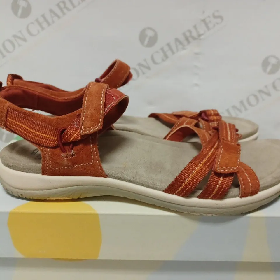 EARTH ORIGINS SALMON SIZE 6 SANDALS 