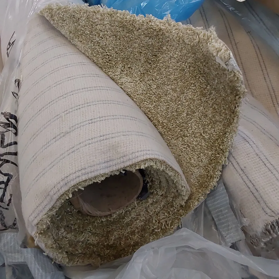 ROLL OF QUALITY SATINO ROMANTICA CARPET // SIZE: APPROX. 4 X 4.15m
