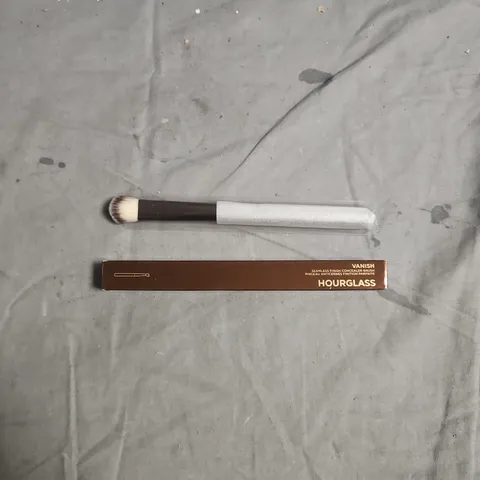 HOURGLASS VANISH SEAMLESS FINISH CONCEALER BRUSH – WITH BOX