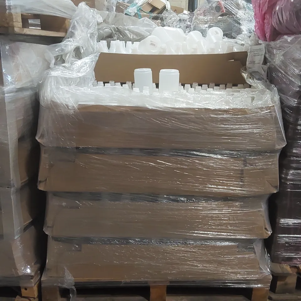 PALLET CONTAINING A VERY LARGE QUANTITY OF 750ML SPRAY BOTTLES - NO TOPS