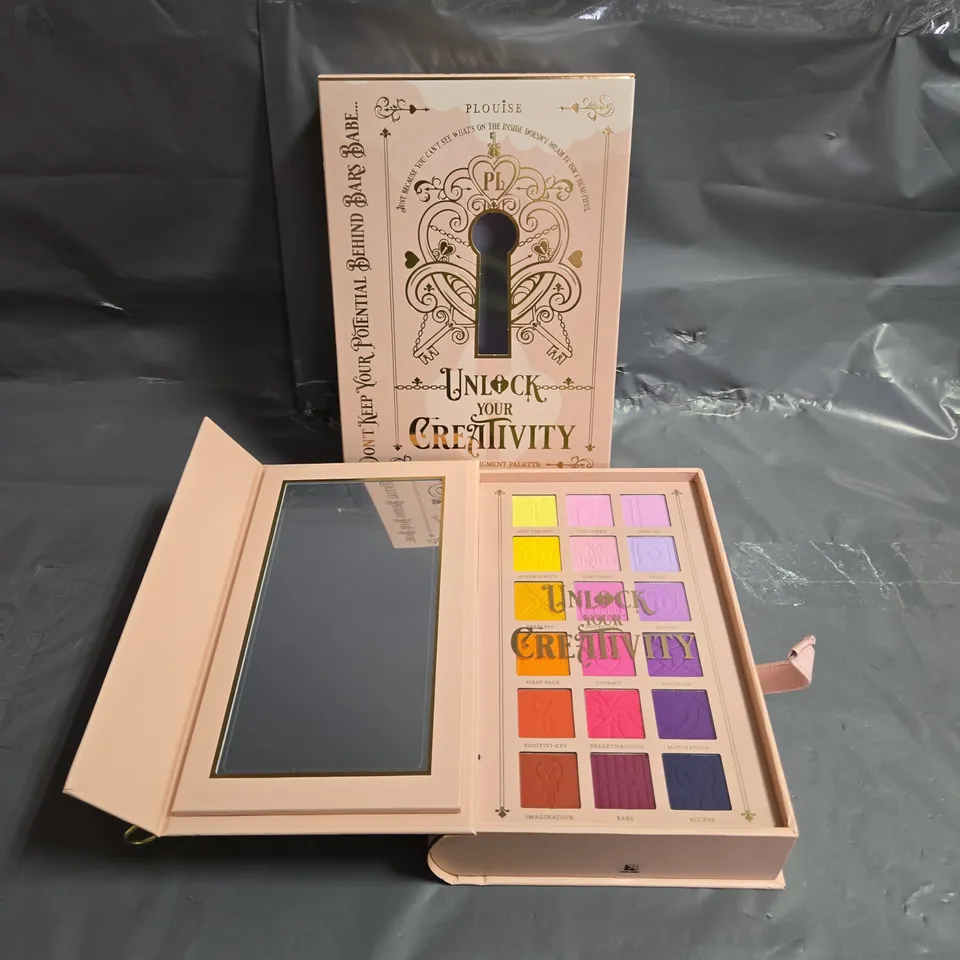 BOXED PLOUISE UNLOCK YOUR CREATIVITY PRESSED PIGMENT PALETTE