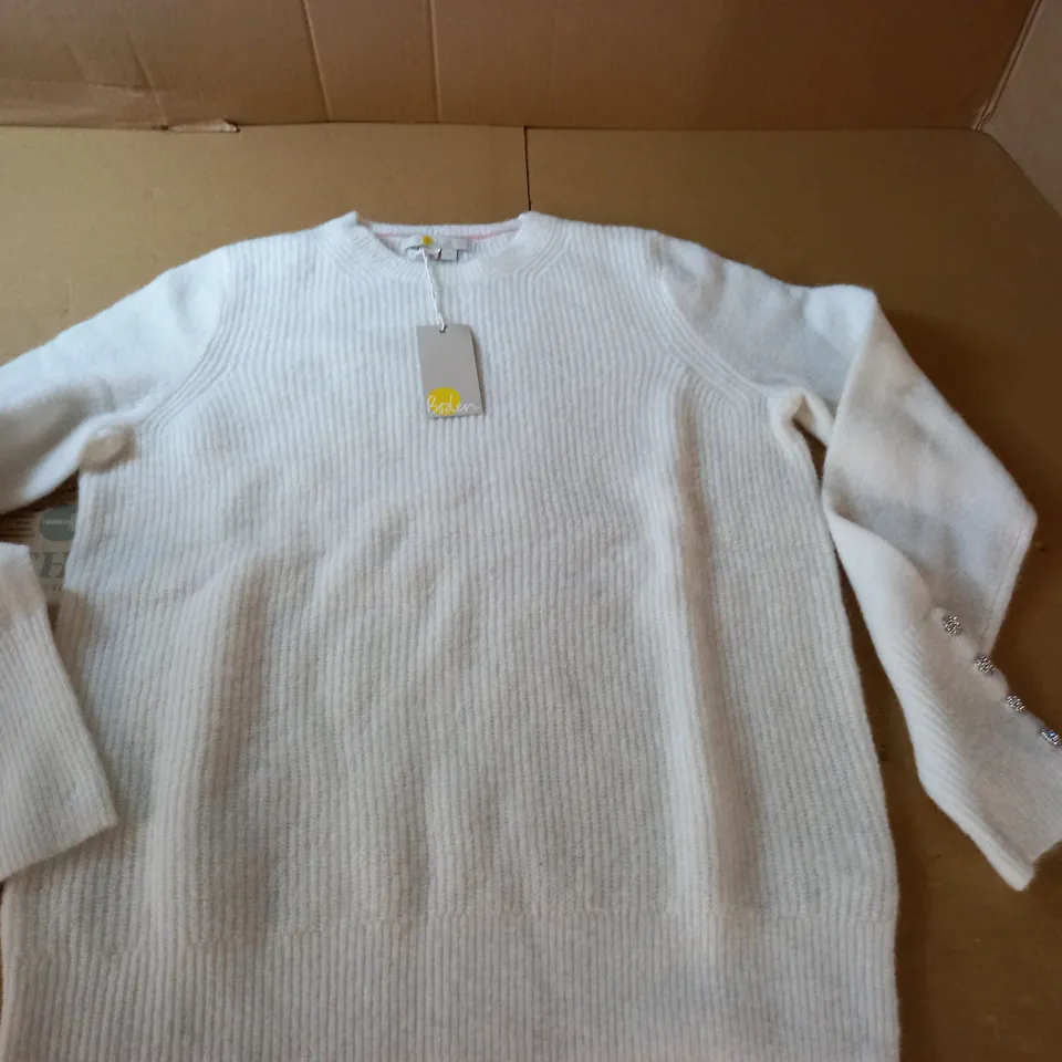 BODEN JEWEL BUTTON FLUFFY JUMPER - M