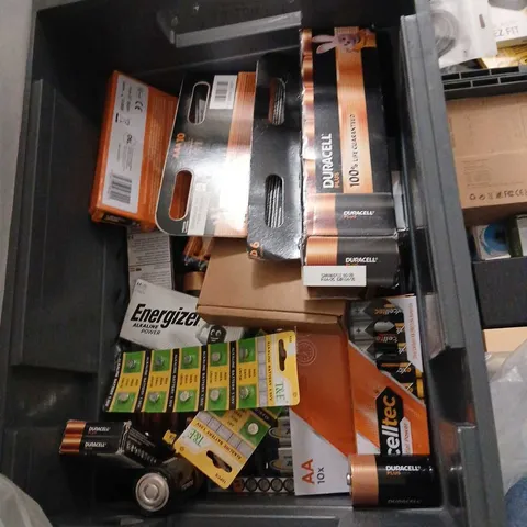 LARGE QUANTITY OF ASSORTED BATTERIES