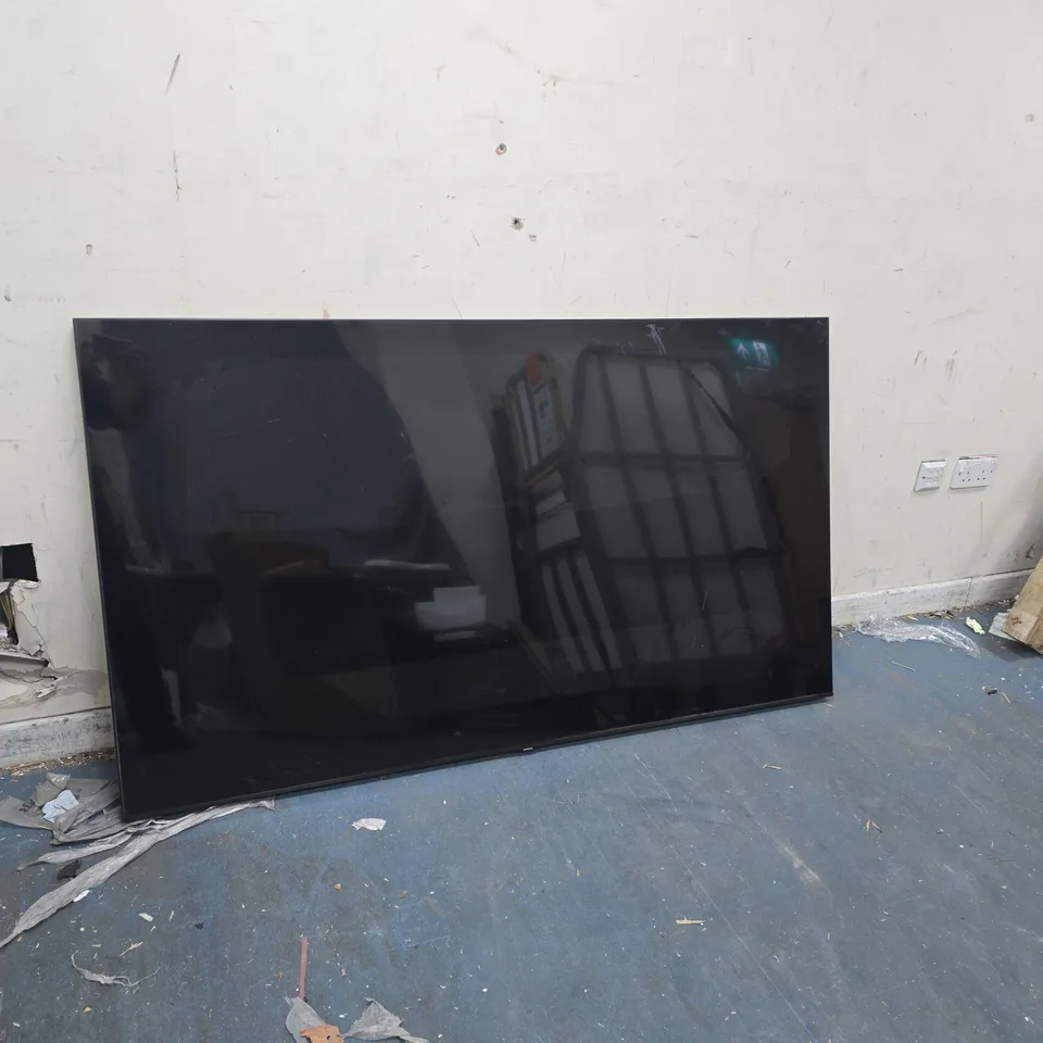 SAMSUNG UHD SMART 75" SMART TV - MODEL UE75TU8000 DAMAGED BEZEL-UNTESTED-NO POWER LEAD 