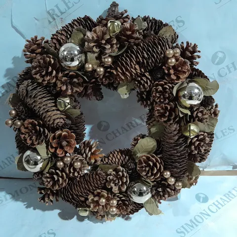 BOXED FESTIVE SEASONAL PINE WREATH APPROX 35CM