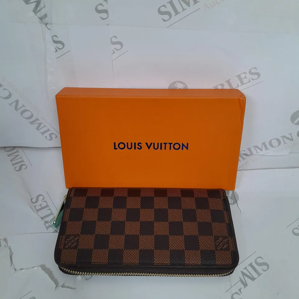 BOXED LOUIS VUITTON LEATHER PURSE