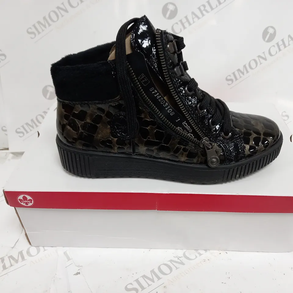 BOXED RIEKER TRAINER BOOT SIDE ZIP SIZE 4