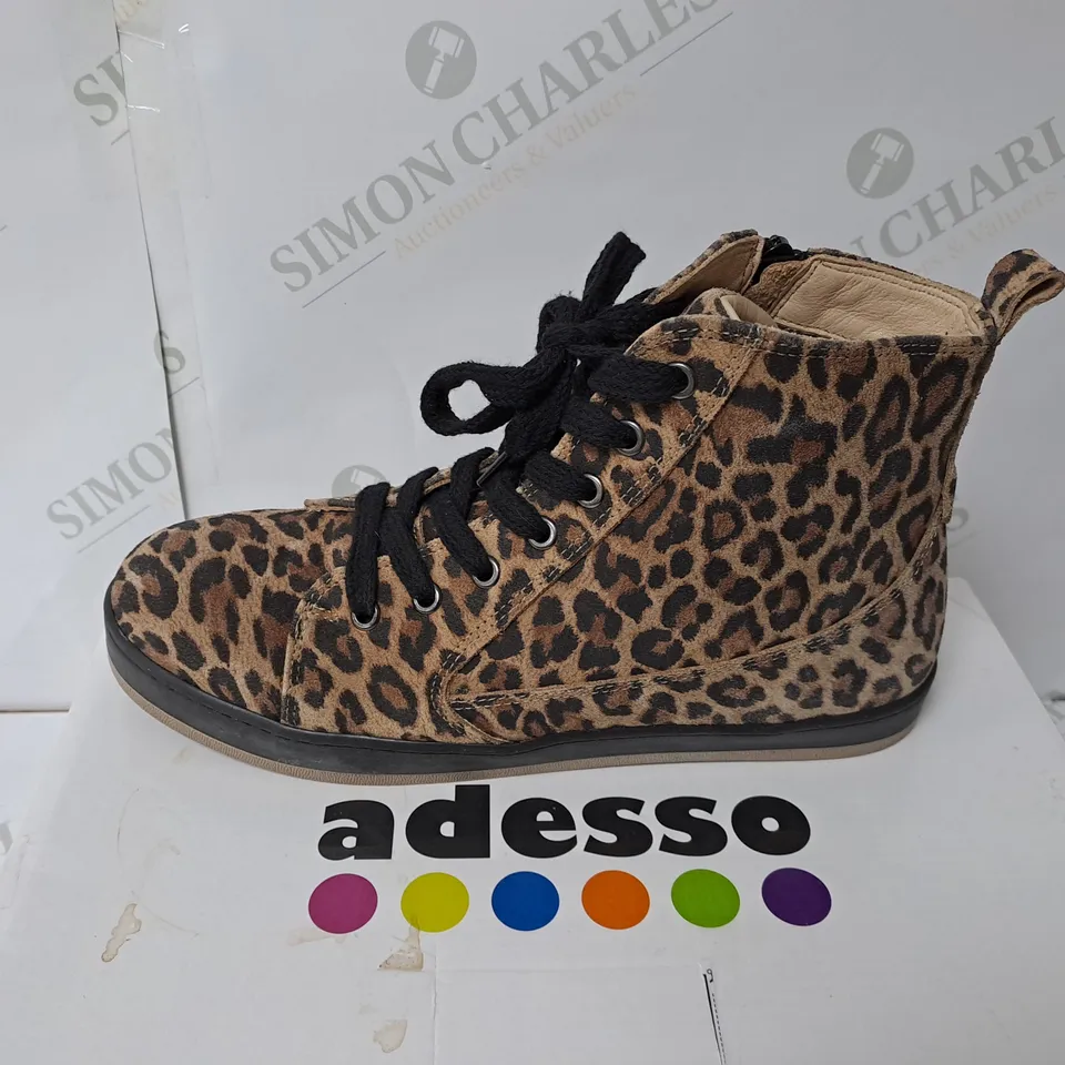 LEOPARED ADESSO BOOTS SIZE 4