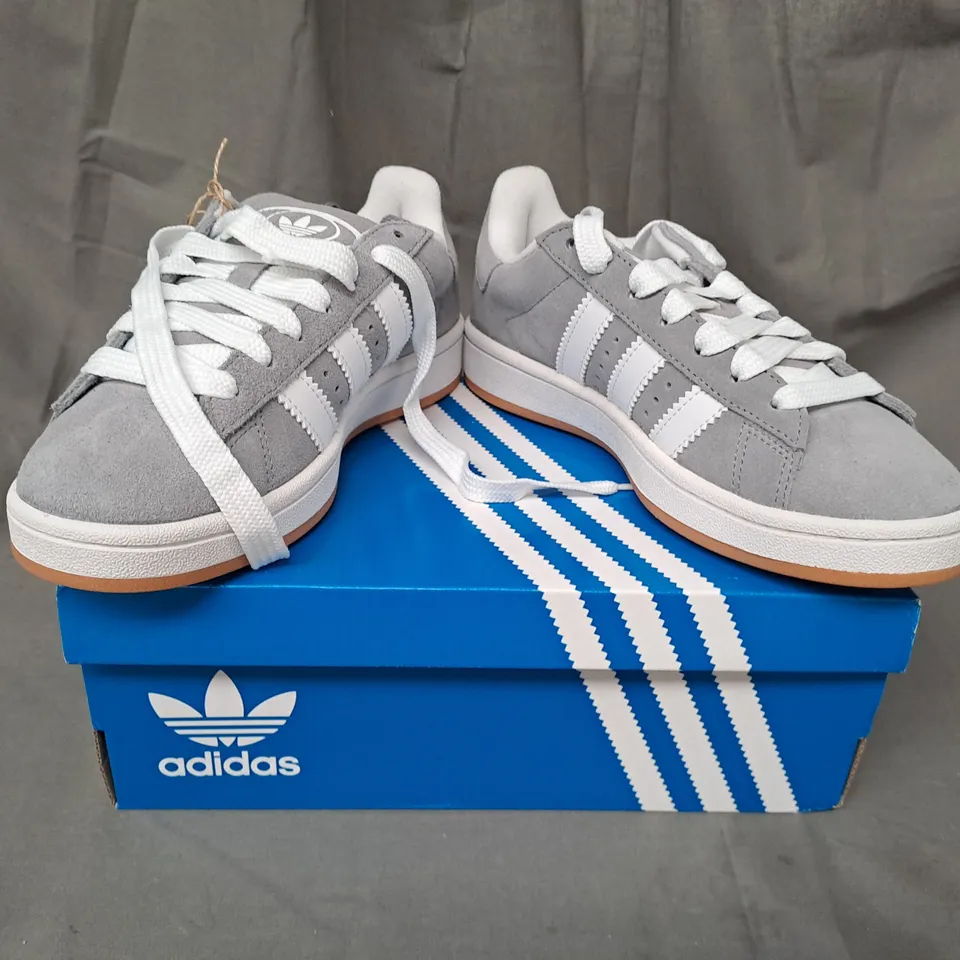 BOXED PAIR OF ADIDAS 00S J SHOES IN GREY UK SIZE 4.5