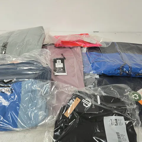 25 X ASSORTED BRAND NEW REGATTA CLOTHING PRODUCTS IN VARIOUS STYLES & SIZES