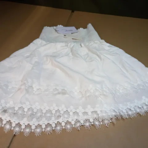 ANTHROPOLOGIE WHITE/LACE DETAILED SKIRT - LARGE
