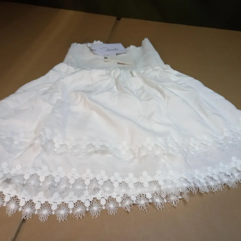 ANTHROPOLOGIE WHITE/LACE DETAILED SKIRT - LARGE