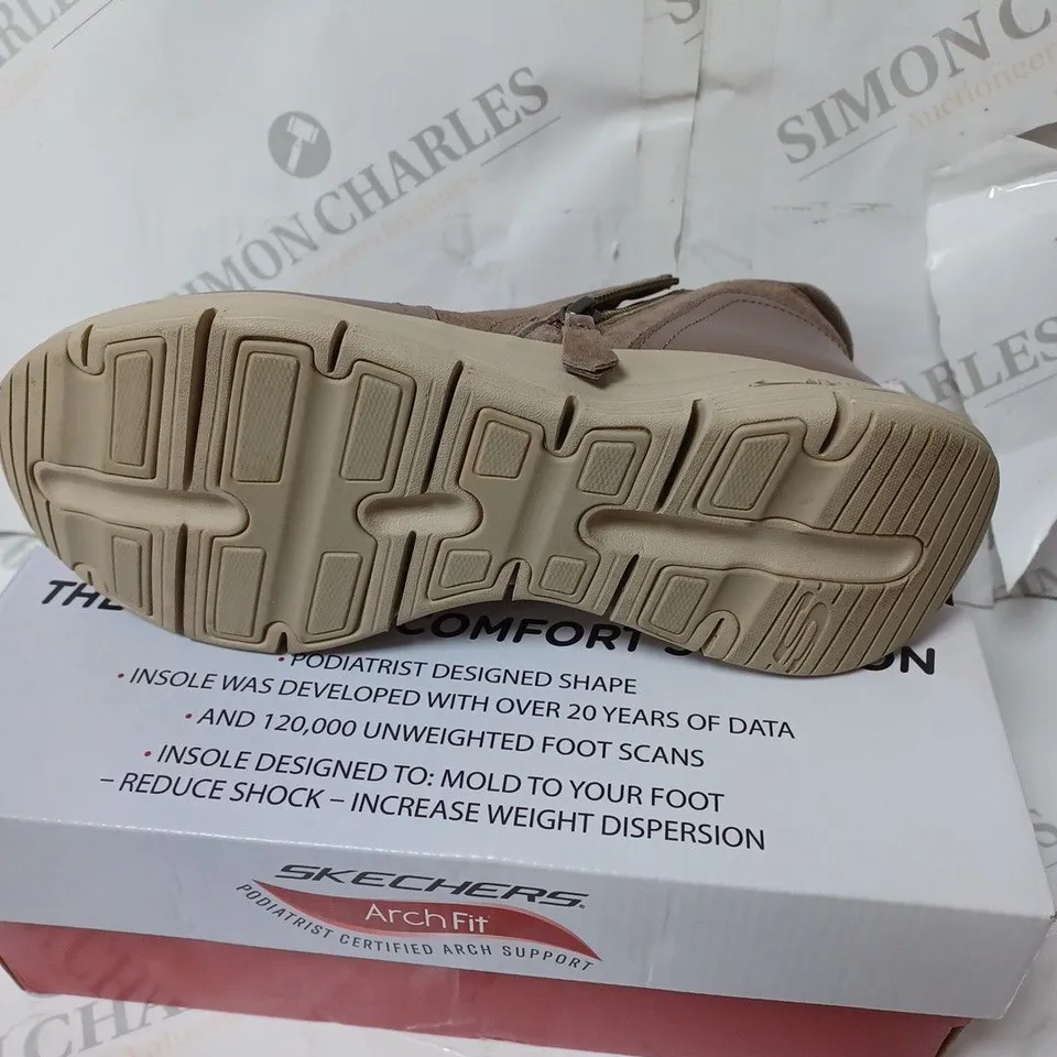 BOXED SKECHERS ARCH FIT SMOOTH ZIP BOOTS, MUSHROOM - SIZE 6
